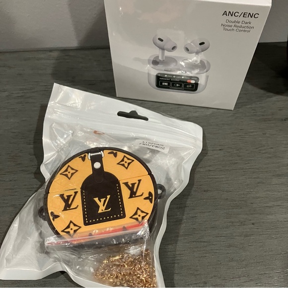 Other - NWT Wireless Earbuds - with free fashion case!
